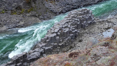 Green-water-river-flowing-in-a-canyon-with-high-basalt-columns