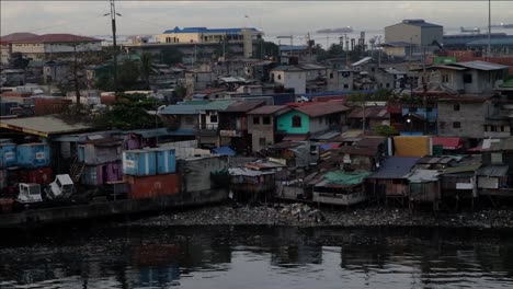 Tondo-Manila-bay-area-pollution,-squalor-and-environmental-disaster