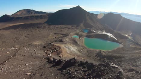 The-Emerald-lakes-and-volcanic-area
