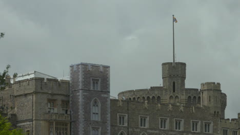 Windsor-Castle-on-a-cloudy,-spring-day
