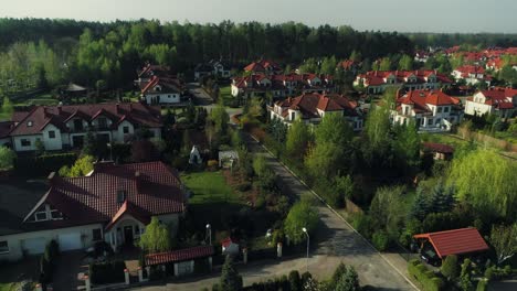 Aerial-view-of-a-comfortable-housing-estate-in-the-suburbs