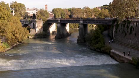 Rom-Italien-Stadtzentrum-Tiber-Und-Pfalz-Gebrochene-Brücke