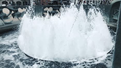 Great-fountain-in-slow-motion