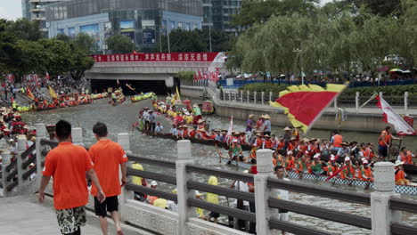Chinese-people-paddle-and-hit-drums-on-a-dragon-boats-during-dragon-boat-festival-in-downtown-of-Guangzhou,-Guangdong,-China