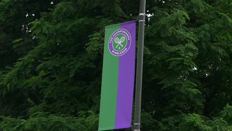 Wimbledon-2019:-Wimbledon-Banner-Mit-Logo,-Das-Im-Wind-Weht