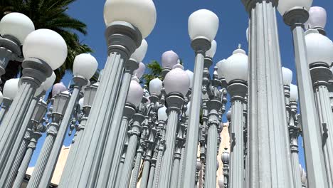 202-restored-street-lamps-installed-as-an-urban-art-piece-at-the-Los-Angeles-County-Museum-of-Arts-on-Wilshire-Blvd,-California