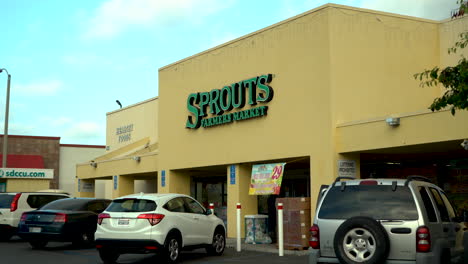 Entrance-of-Sprouts-Farmer's-Market-in-Chula-Vista-with-cars-parked-in-front-of-the-store