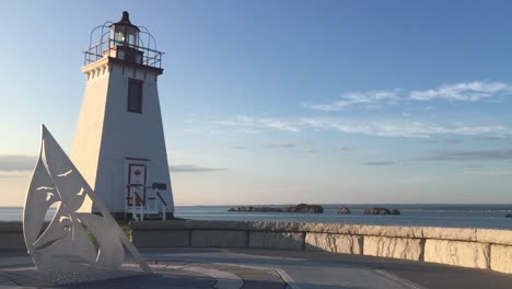 Am-Frühen-Morgen-Am-Zoll-Arran-Point-Lighthouse,-Dalhousie,-New-Brunswick