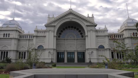 Königliches-Ausstellungsgebäude-Im-Bau-In-Melbourne,-Australien-Melbourne-Carlton-Garden