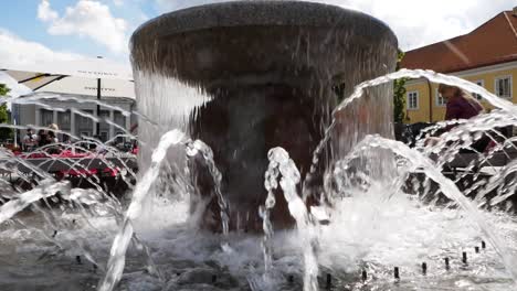 Fountain-in-slow-motion-in-downtown-of-Vilnius,-Lithuania