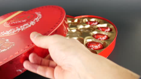 Lindt,-lindor,-chocolate,-red-heart-assortment-chocolate,-valentine-gift,-hand-opens-package,-unboxing