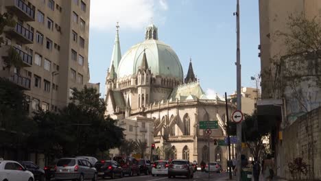 street-view-with-vehicles-and-people-in-downtown-area-and-the-Metropolitan-Cathedral-on-background