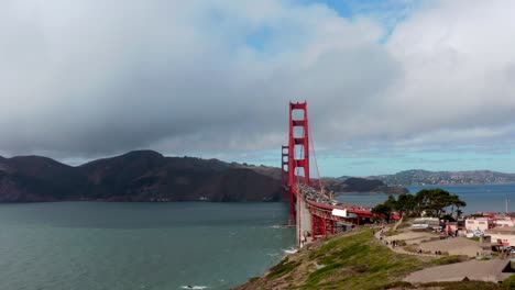Antenne:-San-Francisco-Golden-Gate-Bridge.-Absteigend