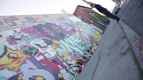 Creative-Tilt-Shot-from-Sidewalk,-Fan-at-Kobe-and-Gigi-Bryant-Memorial-Mural