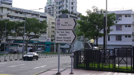 Nueva-Señal-De-Tráfico-De-Phoenix-Park-Y-Hospitales,-Novena,-Singapur