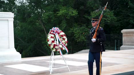 Marching-Guard-At-The-Tomb-Of-The-Unknown-Soldier---Arlington-National-Cemetery-In-Virginia,-USA---tracking-shot
