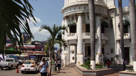 Plaza-Principal,-Iglesia,-Escenas-Callejeras,-Gente-En-La-Calle-En-Tapachula,-Chiapas,-Mexico