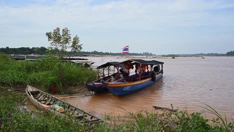 Ausflugsboote-In-Sam-Pan-Bok-Grand-Canyons,-Ubon-Ratchathani,-Thailand