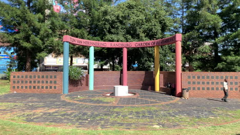Randburg-Garden-of-Remembrance-Memorial,-panning-shot-left-to-right