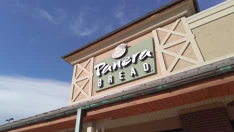 Panning-view-of-Panera-Bread-exterior-storefront