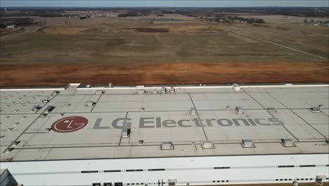 Aerial-reveal-shot-of-LG-plant-in-Clarksville,-Tennessee