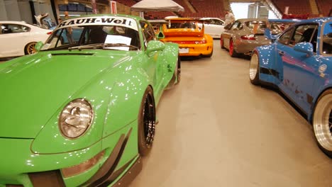 Porsche-Autos-Auf-Der-Driven-Auto-Show-In-Vancouver,-British-Columbia,-Schwenk-Rechts