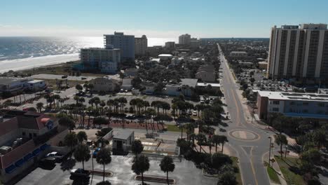 Jacksonville-Beach:-Luftaufnahme-Von-Eigentumswohnungen-Und-Häusern-Mit-Ozean-Im-Hintergrund