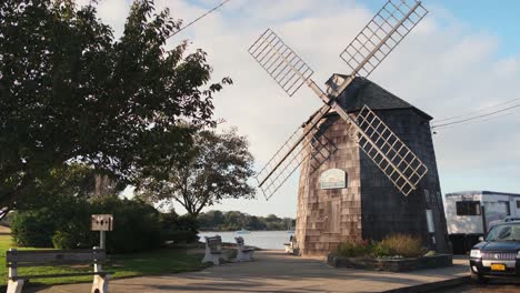 Slow-panning-of-Sag-Harbor-information-center's-giant-windmill-in-the-evening