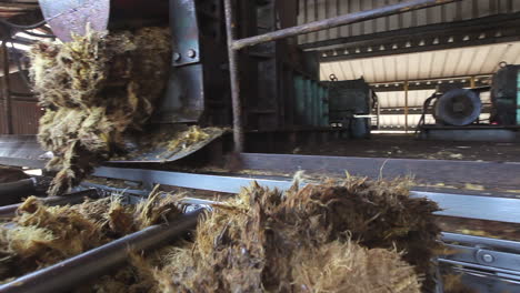 Produktionsmaschine,-Die-Palmöl-In-Einer-Riesigen-Fabrik-In-Malaysia-Bearbeitet-Und-Produziert