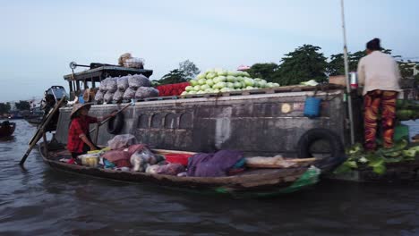 Cai-Rang-Floating-Market-in-the-Mekong-Delta