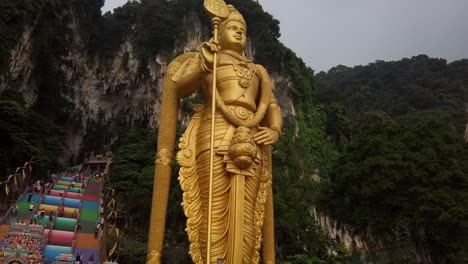 Hyperlapse-of-the-colourful-Batu-Caves,-a-religious-Hindu-temple-that-attracts-thousands-of-visitors-yearly