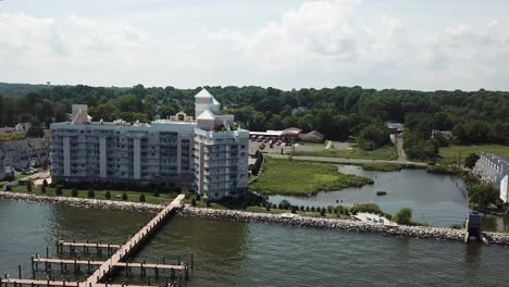 Condomium-Building-On-Embankment-Coast-of-Chesapeake-Beach-Bay,-Maryland-USA,-Aerial-View