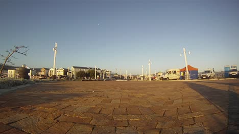 Vista-De-ángulo-Bajo-Del-Circuito-De-Carreras-De-Karts-Pavestone-En-Knysna,-S-áfrica