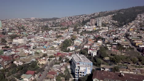 Aerial-drone-of-colorful-houses-on-the-hills-in-Valparaiso,-Chile