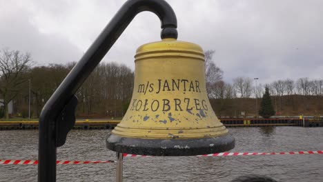 Kolobrzeg-sign-on-big-ship-bell