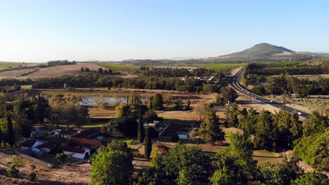Countryside-landscape-of-Stellenbosch.-Aerial-flying-forward,-descending