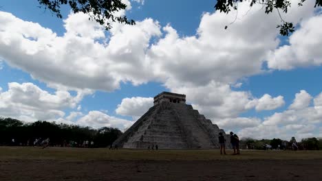 A-timelapse-of-Chichén-Itzá,-one-of-the-New-Seven-Wonders-of-the-World