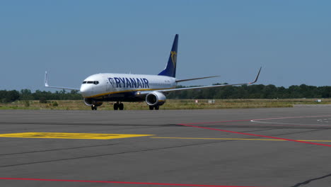 Ryanair-Boeing-737,-A-Low-Cost-European-Aircraft-Driving-Slowly-On-The-Airport-Apron-At-Eindhoven-Airport-In-The-Netherlands