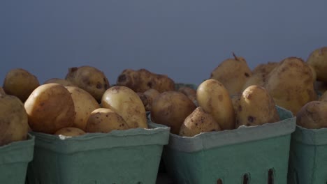 Kartoffelkörbe-Auf-Dem-örtlichen-Bauernmarkt