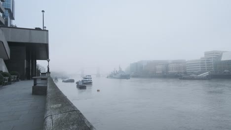 Heavy-fog-over-the-Thames-river-tower-bridge-early-winter-morning