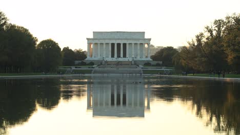 Statische-Weitwinkelaufnahme-Des-Wunderschönen-Lincoln-Memorial