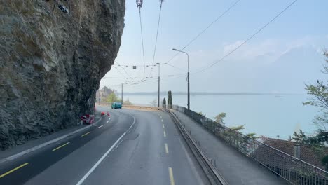 Ansichten-Während-Der-Fahrt-Und-Ankunft-Und-Fahrt-Durch-Die-Stadt-Montreux,-Schweiz,-Neben-Dem-Genfer-See