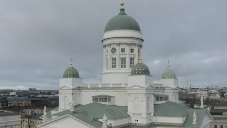 Catedral-De-Helsinki.-Vista-Superior-Del-Pedestal-Del-Dron