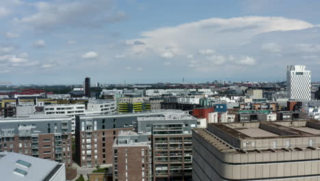 Concrete-buildings-in-Helsinki,-Finland,-in-city's-horizon,-drone-shot
