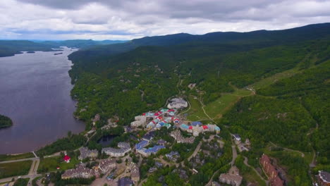 Aerial-drone-shot-of-Lac-Tremblant,-Quebec-in-the-summer