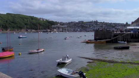 Boats-and-yachts-moored-up-in-the-Cornish-seaside-town-of-Fowey