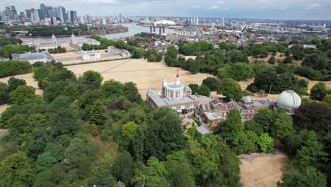 Royal-Observatory-Greenwich-London-UK-summer-panning-aerial-drone-view,-summer-heat-wave