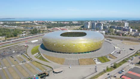 Drone-Orbita-Sobre-Stadion-Gdansk-En-El-Mar-Báltico