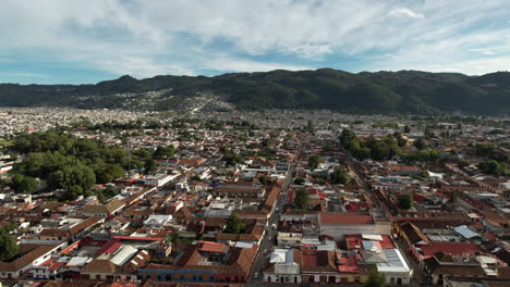 Vista-Aérea-De-La-Ciudad-De-San-Cristóbal-En-Chiapas,-México
