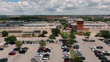 Round-Rock-Premium-Outlets-Aerial-Drone-pan-right-across-shops-on-sunny-summer-day-in-Texas-in-4k